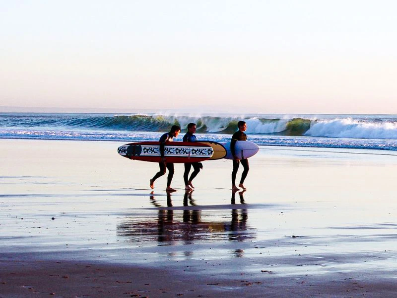 Surfer am Strand von Nazare