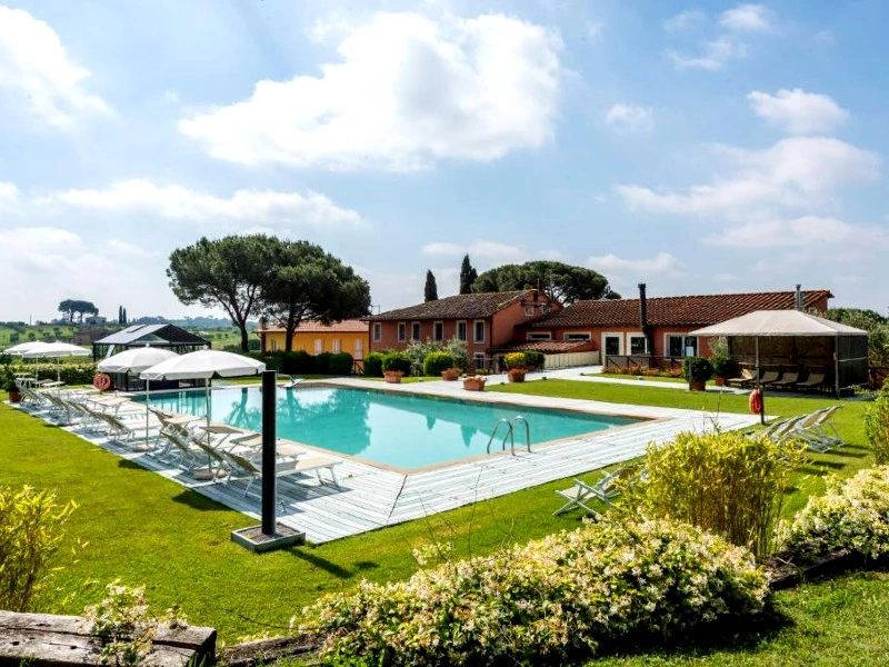 Poolbereich im Hotel in Lucca