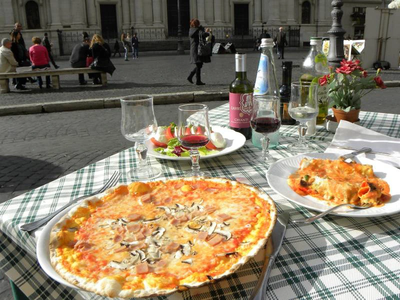 Pizza in Neapel, Italien