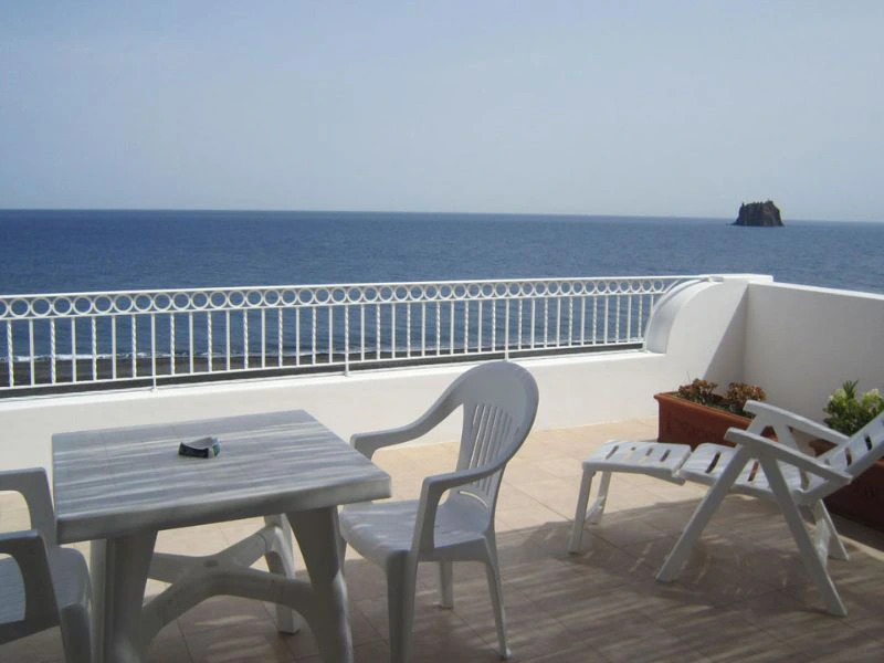 Terasse vom Hotel auf Stromboli