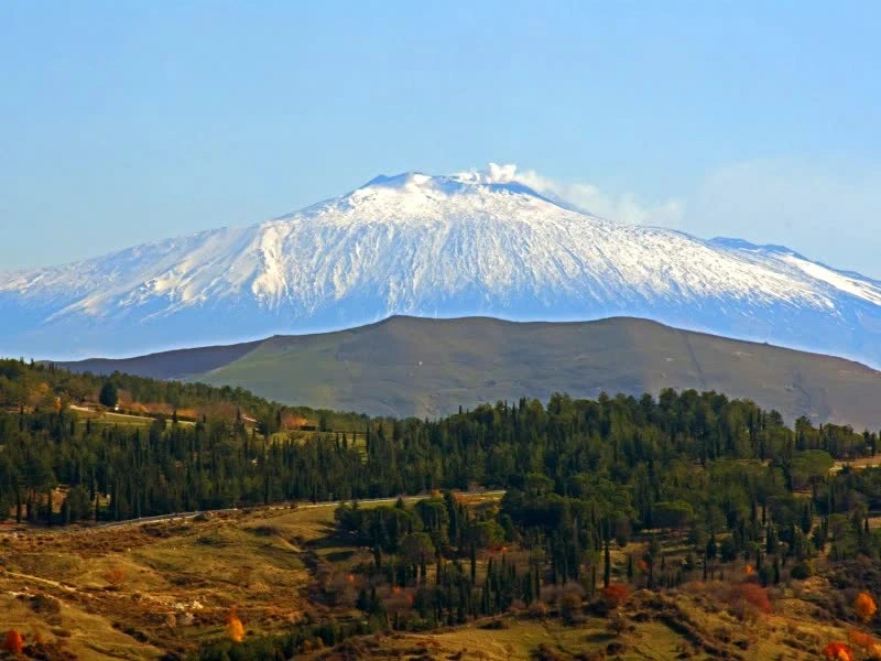 Ätna aus der Ferne in Italien