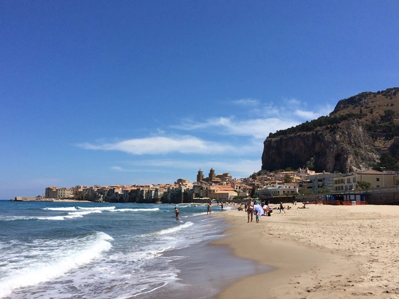 Cefalu Sizilien Strand Stadt Urlaub
