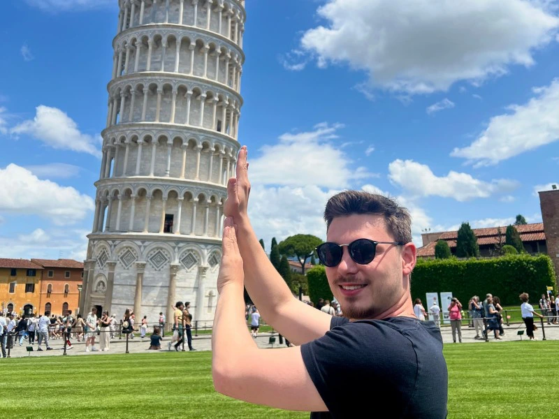 Am Schiefen Turm von Pisa in Italien