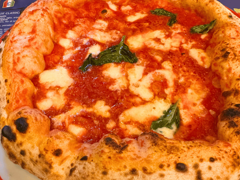 Pizza in Neapel in Italien