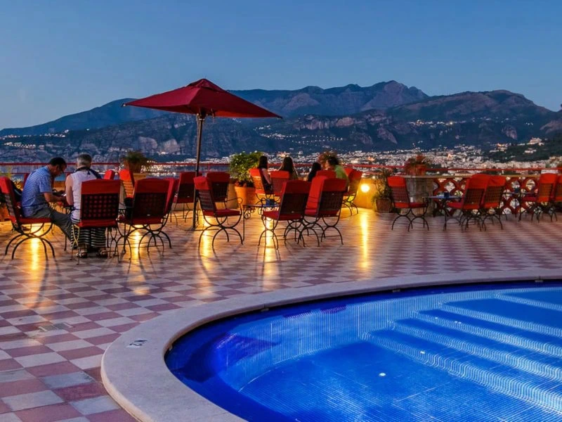 Pool und Terrasse in Sorrent