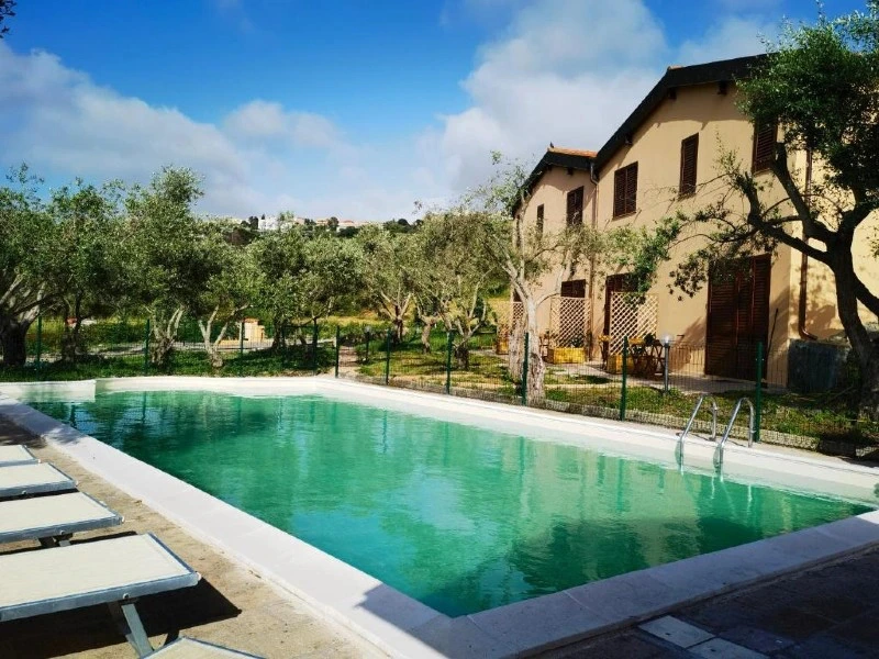Poolbereich in Ihrem Hotel in Bosa,Italien