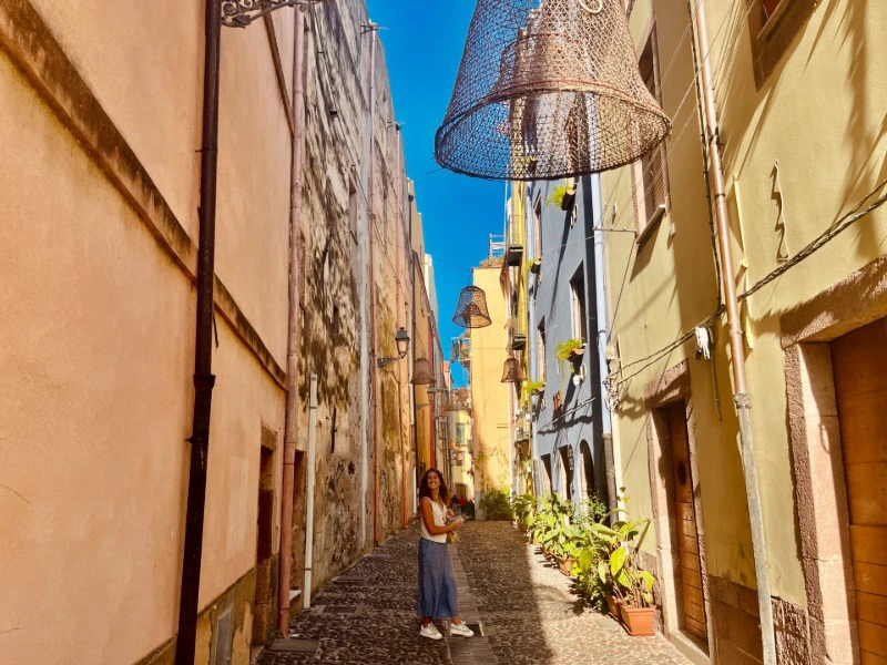 Die bunten Gassen von Bosa, Italien