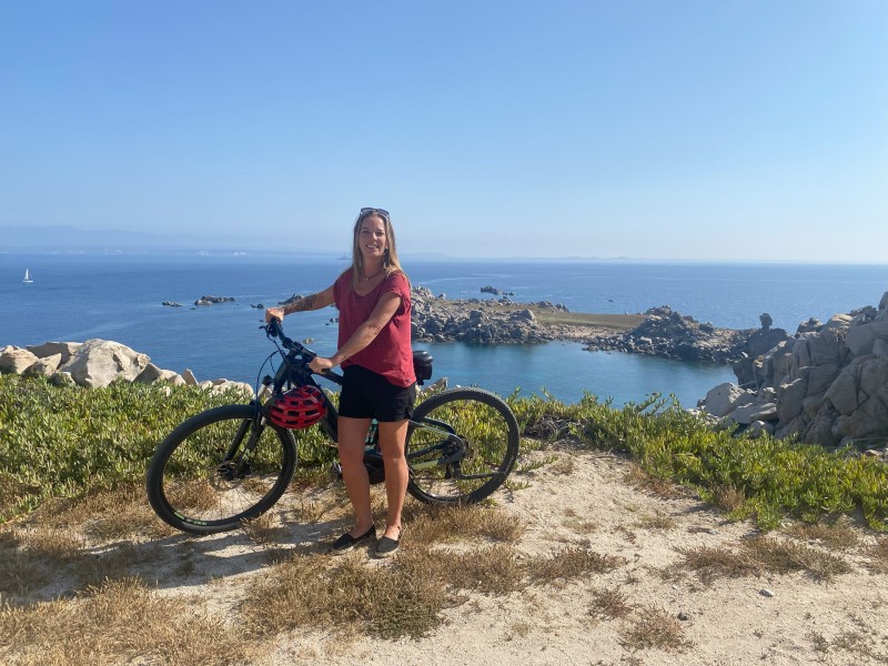 Fahrradtour über die Klippen von Santa Teresa, Italien