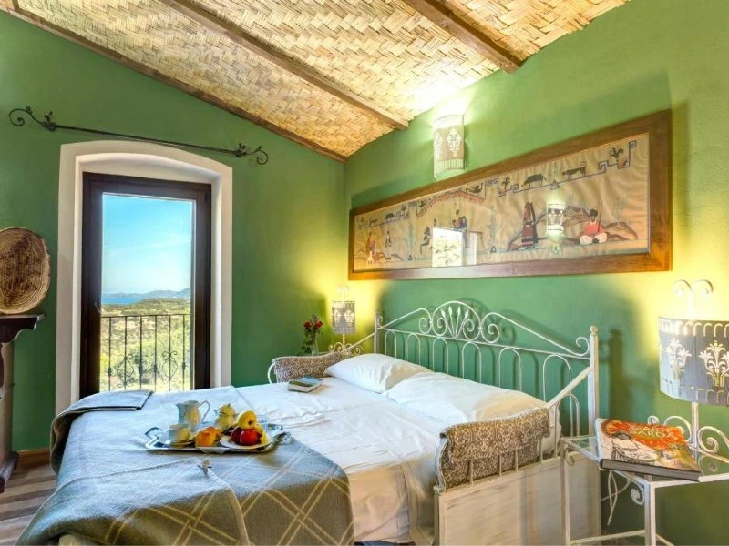 Gemütliches Hotelzimmer in Bosa, Italien