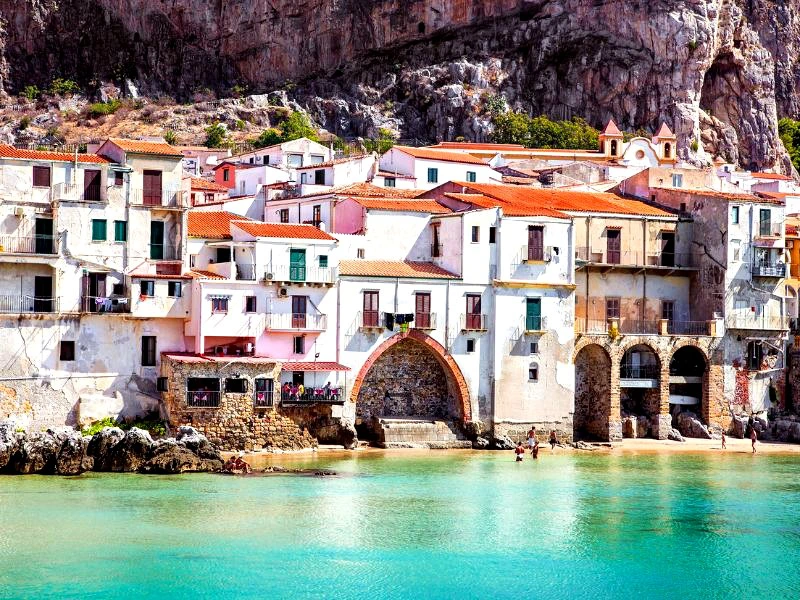 Küstenstadt in Sizilien, Italien