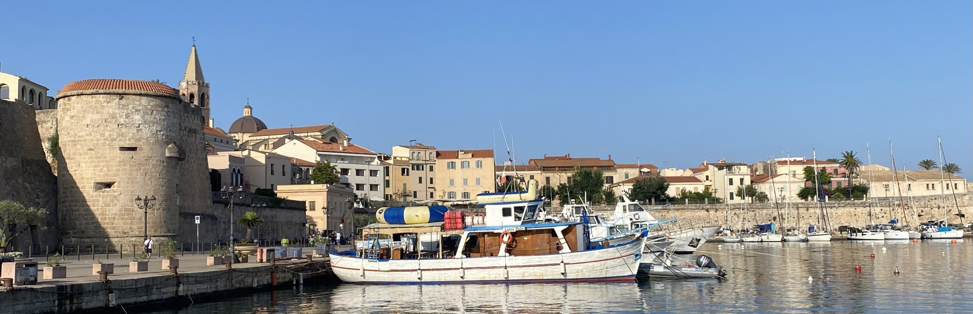 Hafen in Alghero auf Sardinien, Italien