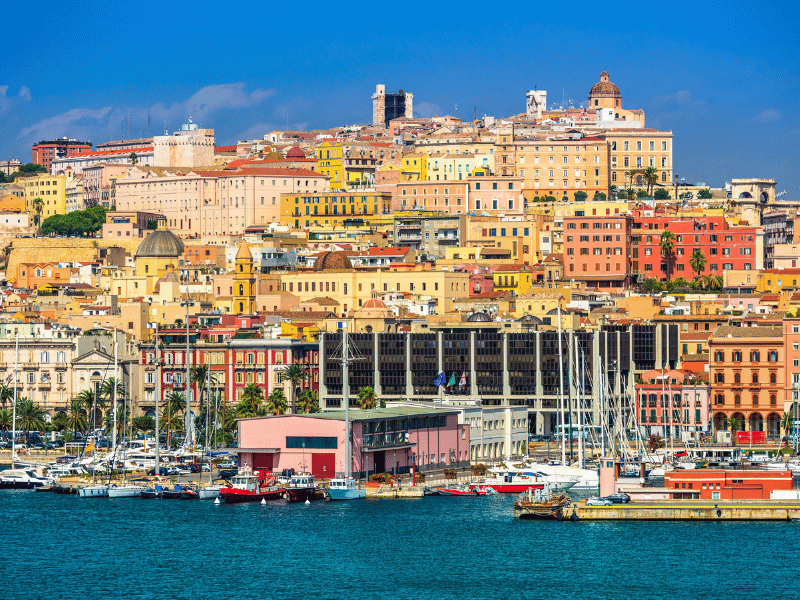 Blick auf die Stadt Cagliari auf Sardinien