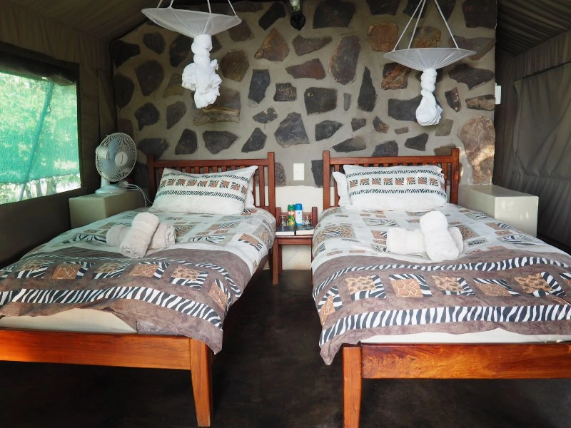 Unterkunft Kategorie Zwei in Namibia - Mondjila Lodge Bungalow Zimmer mit Twinbed