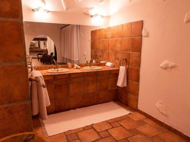 Safarilodge nördlich von Windhoek Badezimmer