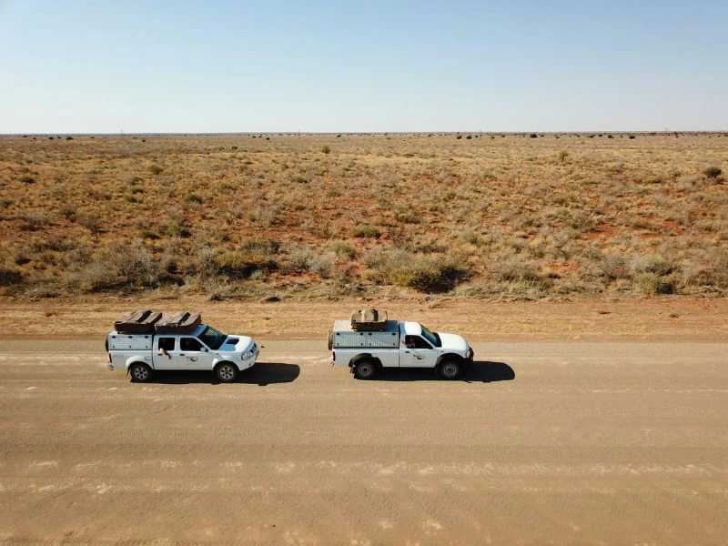 Jeeps auf den Sandstraßen Namibias