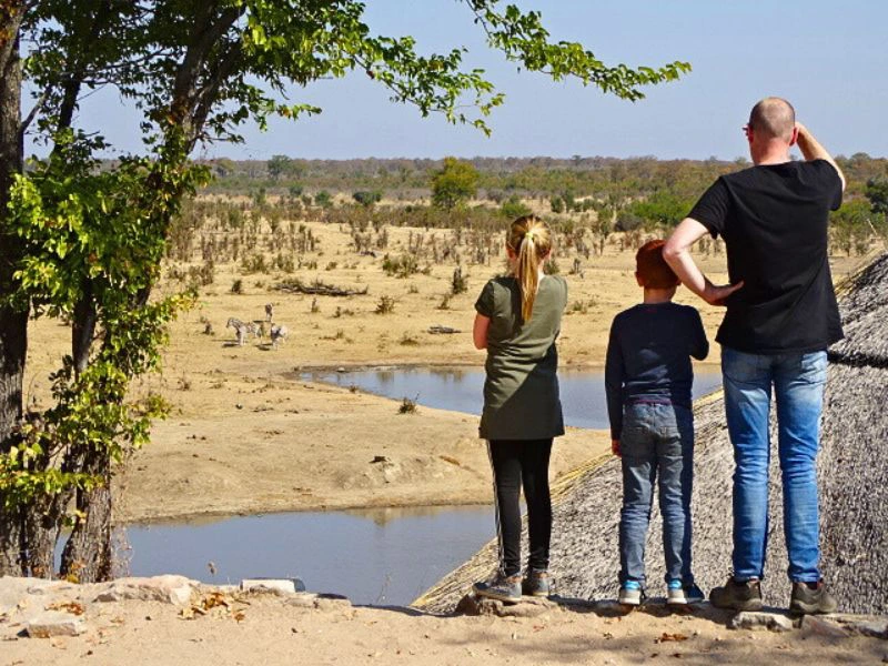 Tierbeobachtung mit der Familie im Etosha Nationalpark