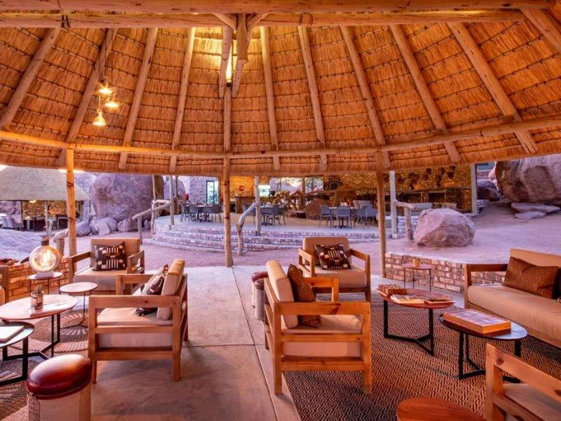 Sitzbereich Ihrer Lodge in Twyfelfontein Namibia