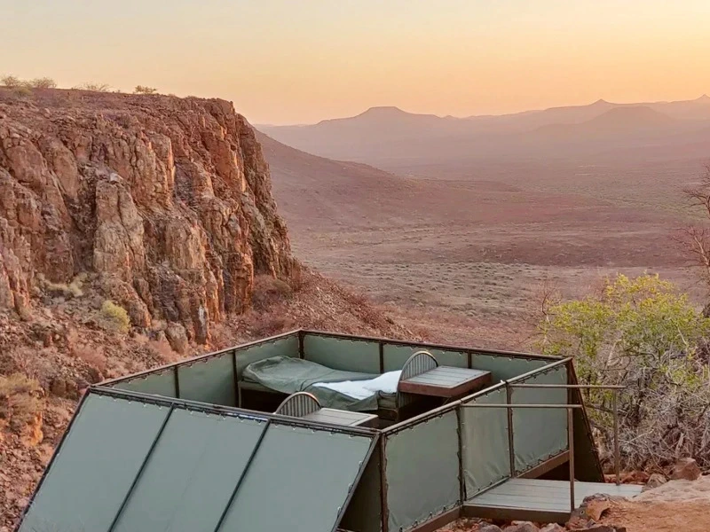 Freiluft Zelt im Camp in Etendeka, Namibia