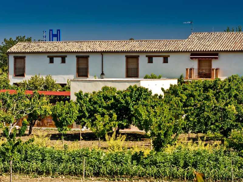 Gebäude des Cortijos außerhalb von Granada in Spanien