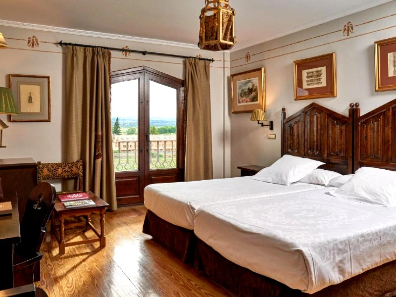 Schlafzimmer eines Hotels in Olite, Spanien