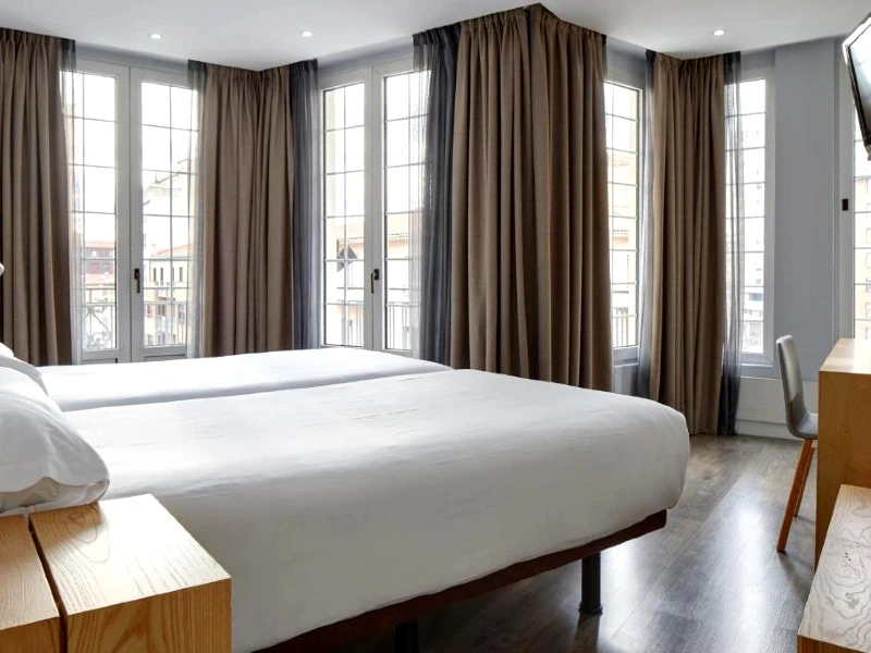 Helles Hotelzimmer in Pamplona