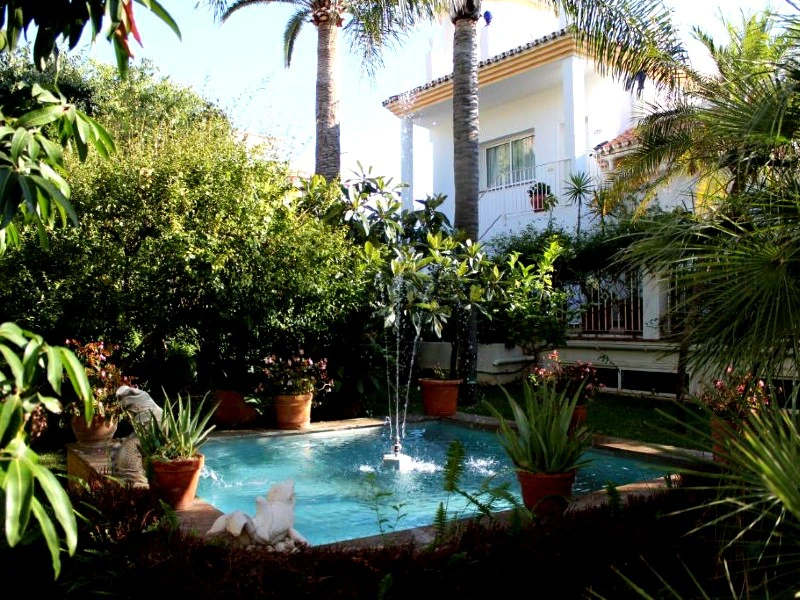 Garten der Unterkunft an der Costa del Sol, Spanien