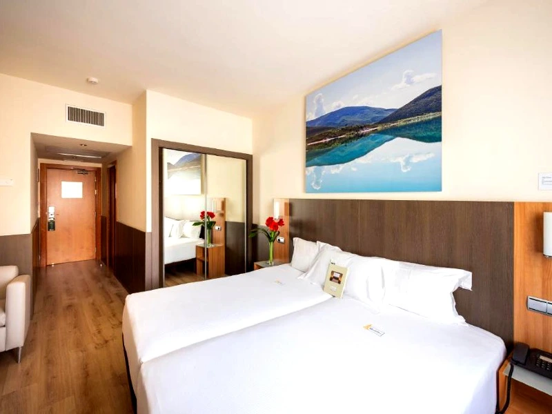 Geräumiges Hotelzimmer in Pamplona