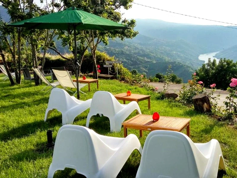 Garten des Hotels in Ourense