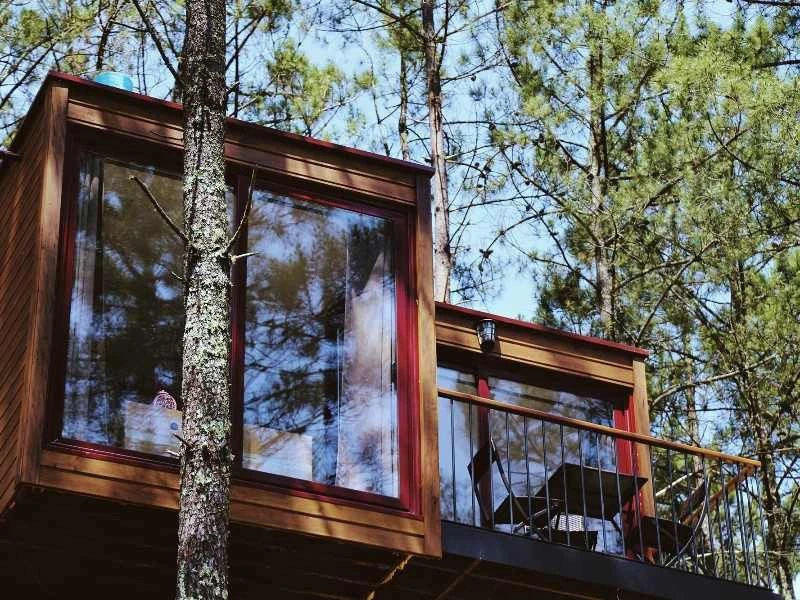 moderne Hütte beim Glamping in portugal peneda geres