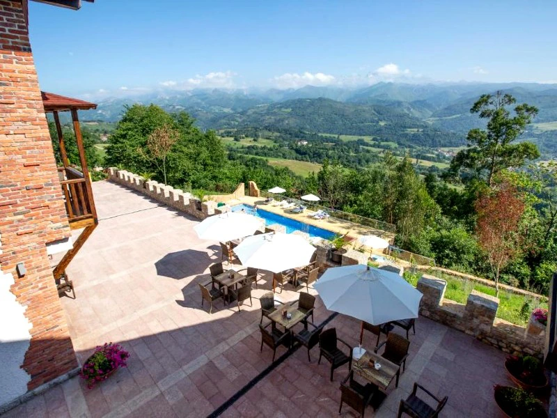 Blick auf den Hauspool in Picos de Europa