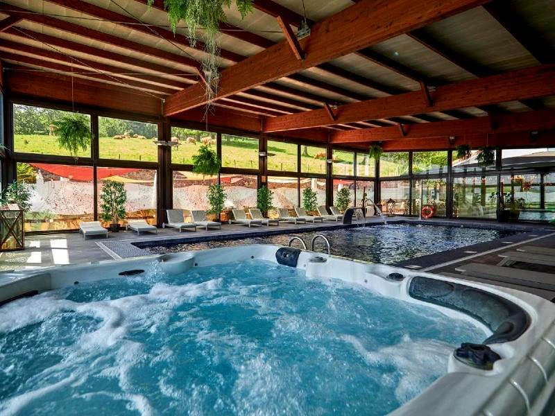 Hallenbad des Upgradehotels in Ribadesella