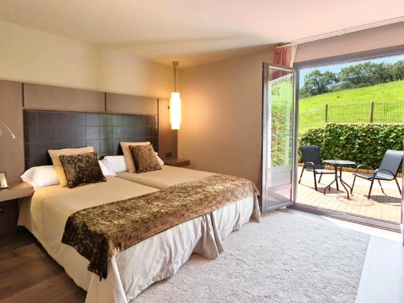 Helles Zimmer des Upgradehotels in Ribadesella