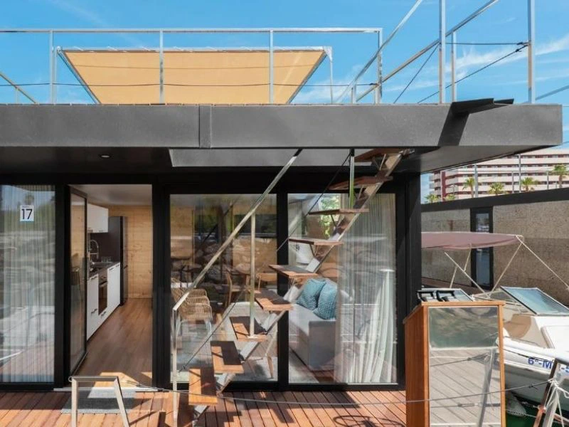 Blick auf das Hausboot bei Gibraltar, britisches Überseegebiet