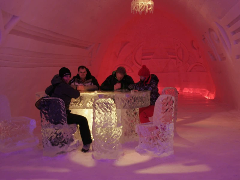 Blick ins Eishotel in Lappland
