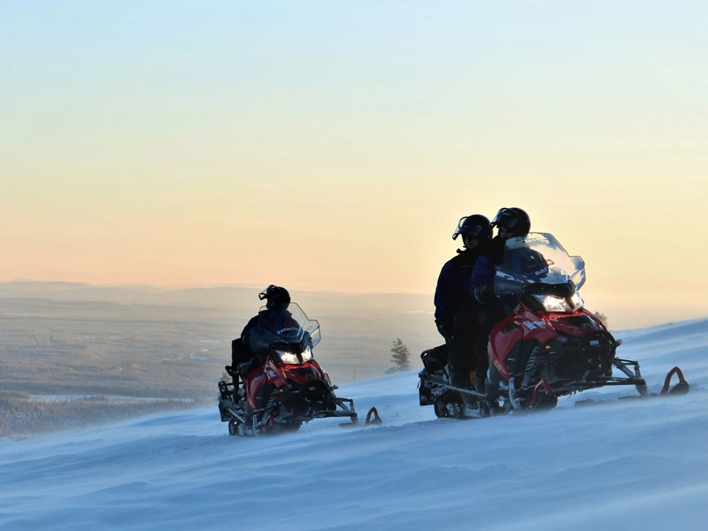 Schneemobiltour in Lappland