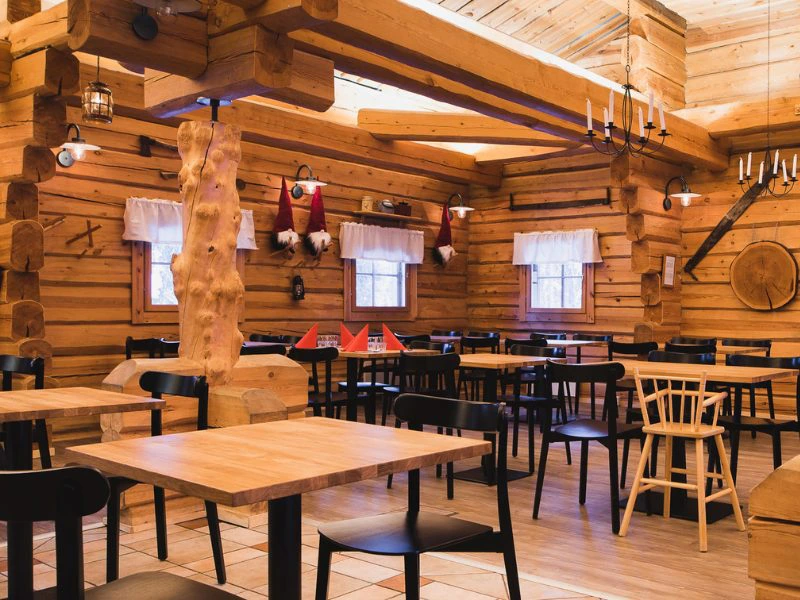 Restaurant bei der Unterkunft in Lappland