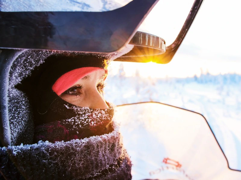 Schneemobil Safari in Finnisch Lappland