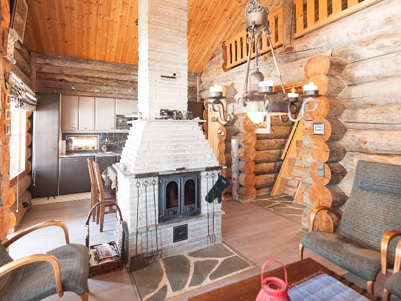 Blockhütte innen Äkäslompolo