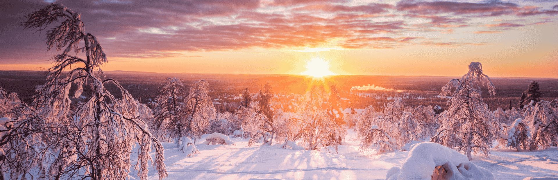 Sonnenuntergang in Schneelandschaft, Lappland