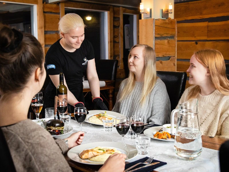 Restaurant der Unterkunft in Ukkohalla