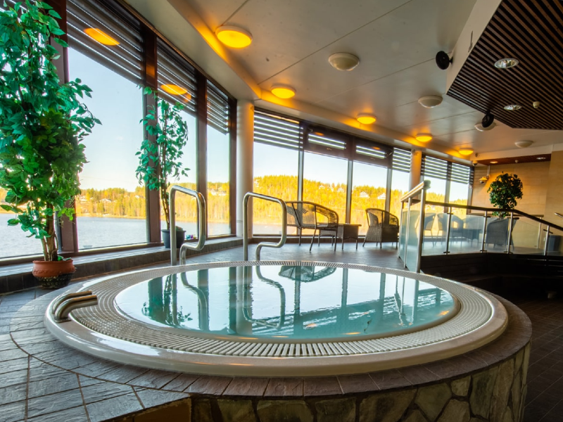 Hallenbad in der Unterkunft in Ukkohalla, Finnland