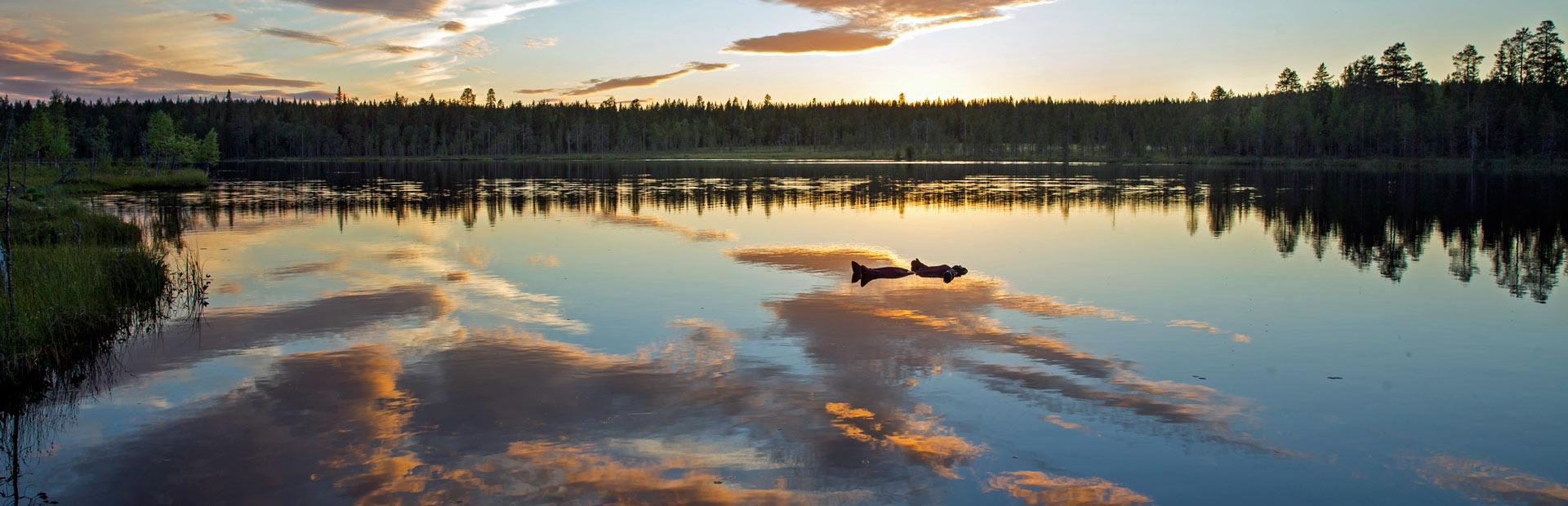 Aurora Floating in Lappland im Herbst