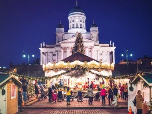 Helsinki bei Nacht
