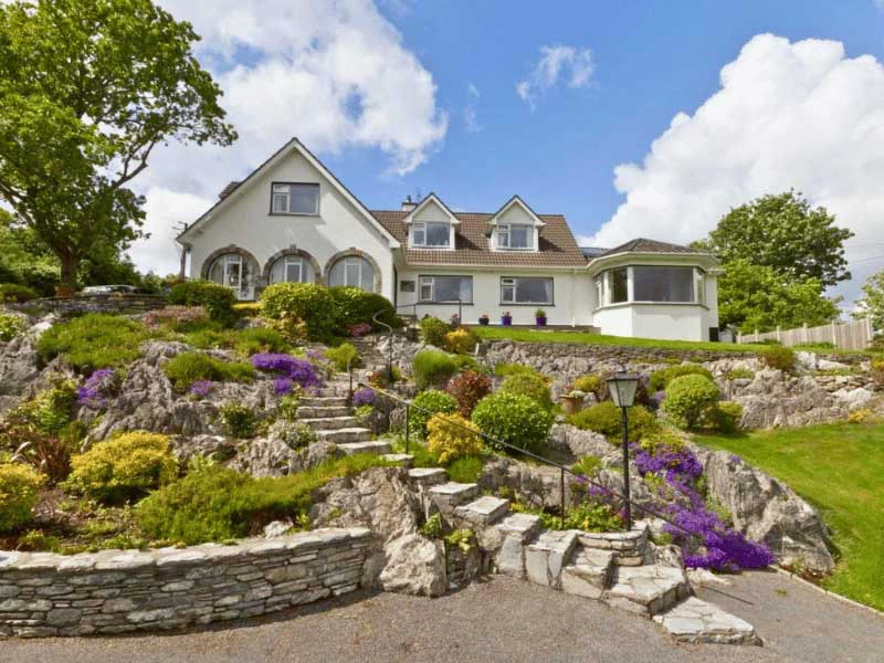 Ansicht eines B&B am Ring of Kerry, Irland