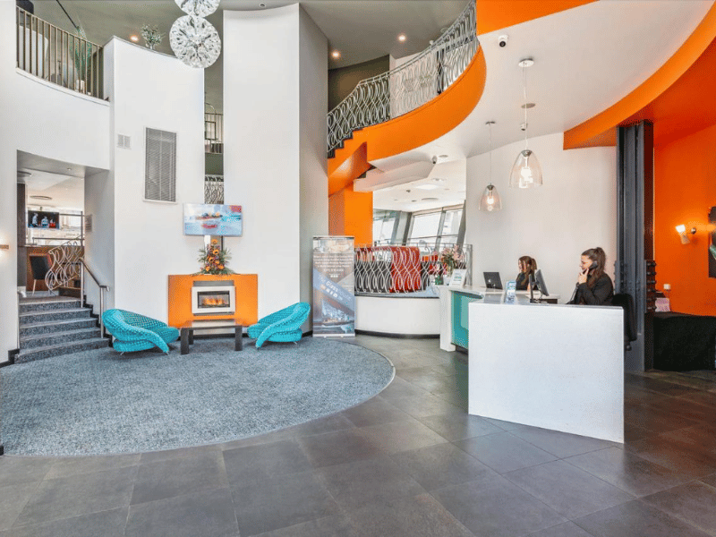 Lobby im Stadthotel in Sligo, Irland