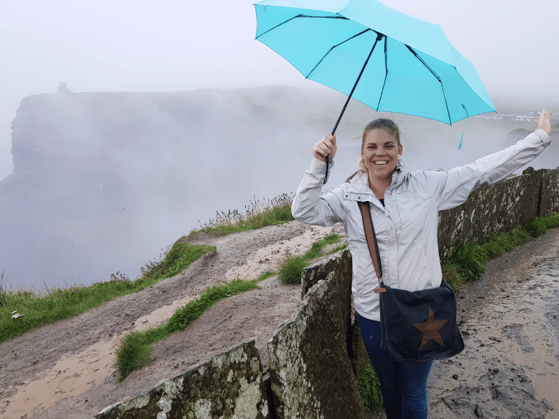 Cliffs of Moher im Regen, Irland