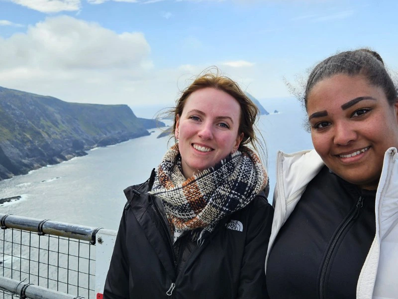 Blick auf die Cliffs of Kerry in Irland