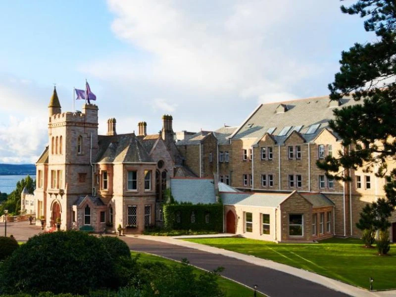 Special stay Schlosshotel von außen.