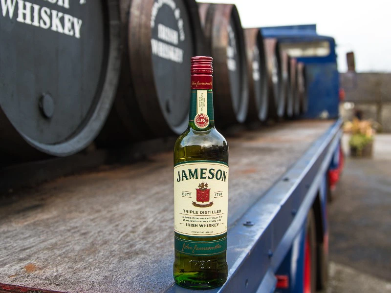 Whiskeyflasche in der Middleton Brennerei