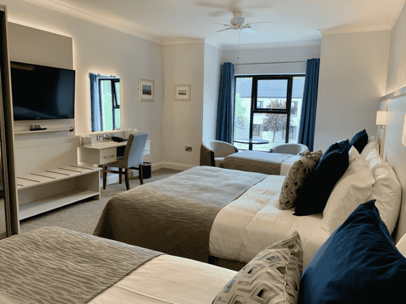 Modernes Hotelzimmer in Donegal